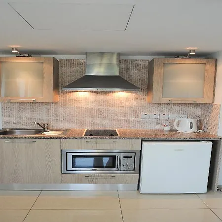Frixos Apart Otel Larnaca