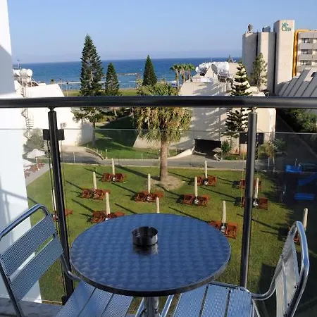 Frixos Apart Otel Larnaca