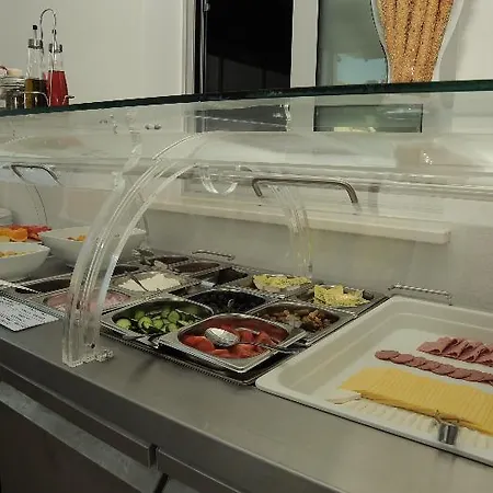 Frixos Aparthotel Larnaca