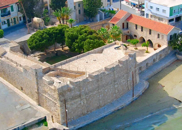 Frixos 公寓式酒店 4*