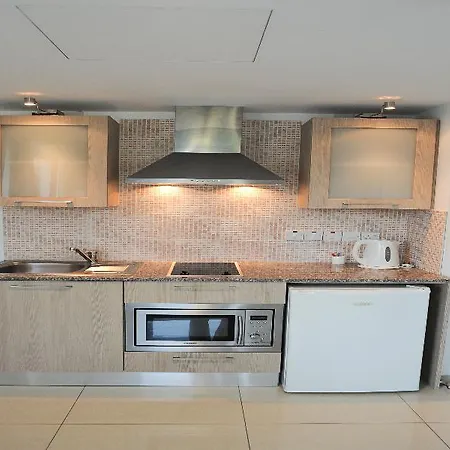 Frixos Aparthotel Larnaca