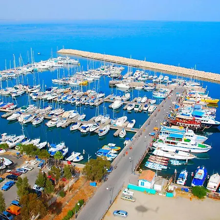 Frixos Lejlighedshotel 4*